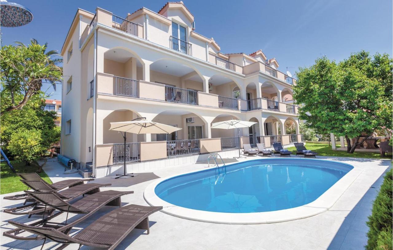 Lovely Apartment In Kastel Stafilic With Jacuzzi Kaštela Eksteriør bilde