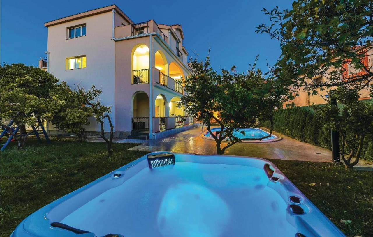 Lovely Apartment In Kastel Stafilic With Jacuzzi Kaštela Eksteriør bilde