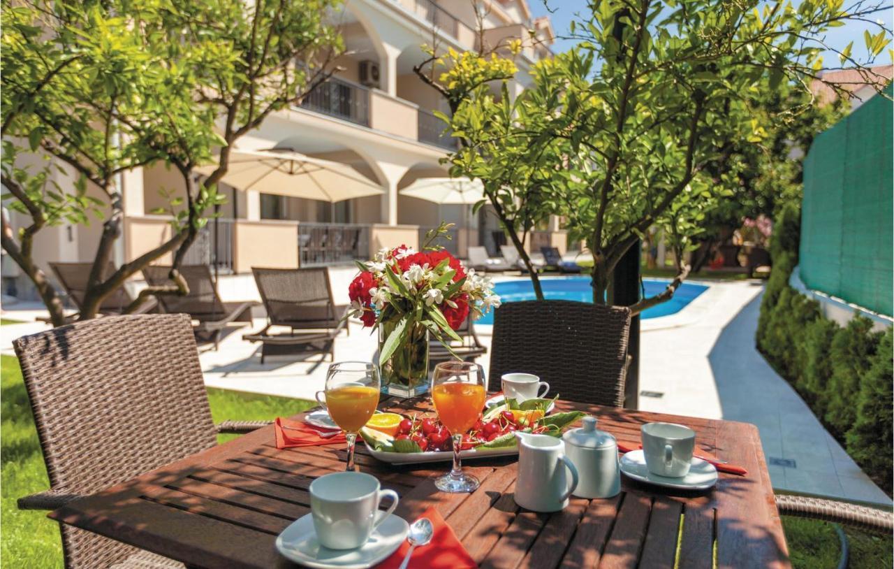 Lovely Apartment In Kastel Stafilic With Jacuzzi Kaštela Eksteriør bilde