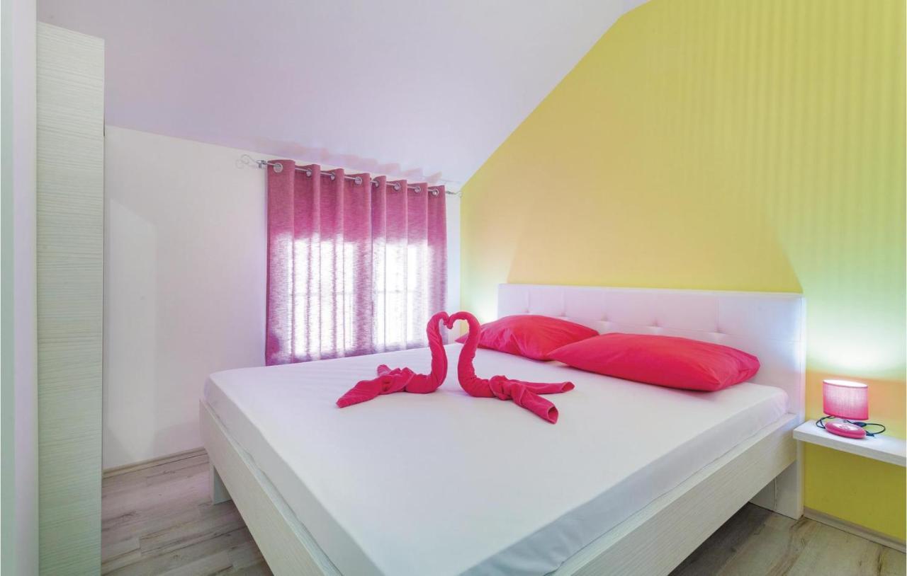 Lovely Apartment In Kastel Stafilic With Jacuzzi Kaštela Eksteriør bilde