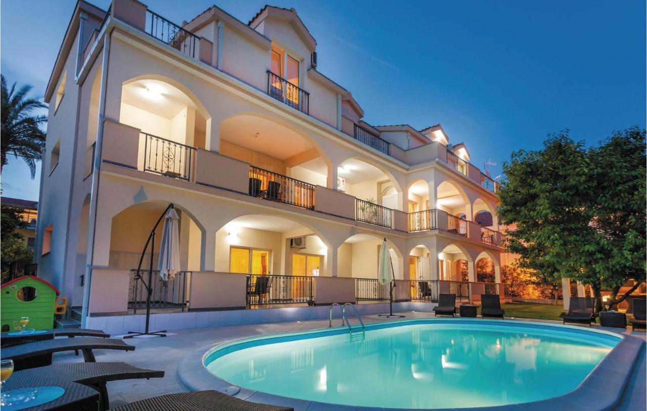 Lovely Apartment In Kastel Stafilic With Jacuzzi Kaštela Eksteriør bilde